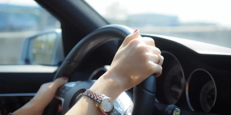 O angajată al IGSU, prinsă beată la volanul automobilului de serviciu. Aceasta s-ar fi eliberat din funcție, imediat după caz | VIDEO