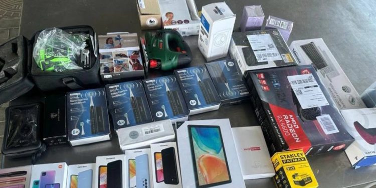 Планшеты, мобильные телефоны, карты памяти: в Молдову не пустили технику из Германии | FOTO