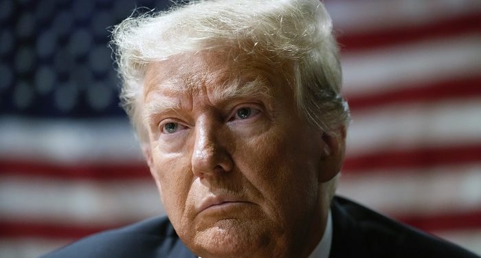 Трампу выдвинули обвинение по 37 пунктам по делу о хранении дома секретных документов