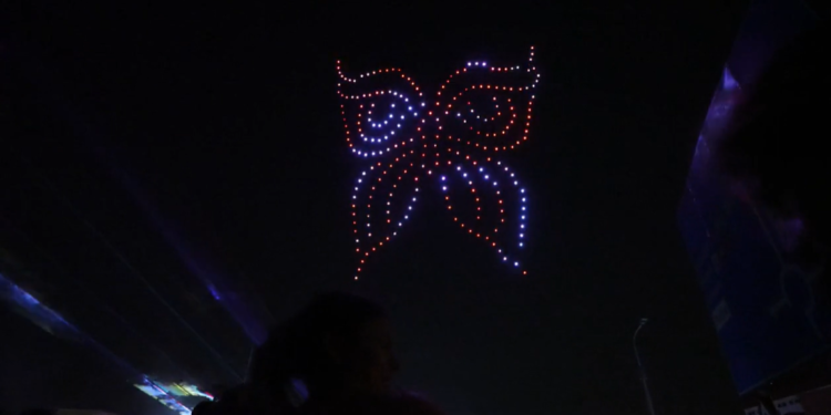 Spectacol de drone şi lasere în România: Zeci de mii de oameni au asistat la eveniment
