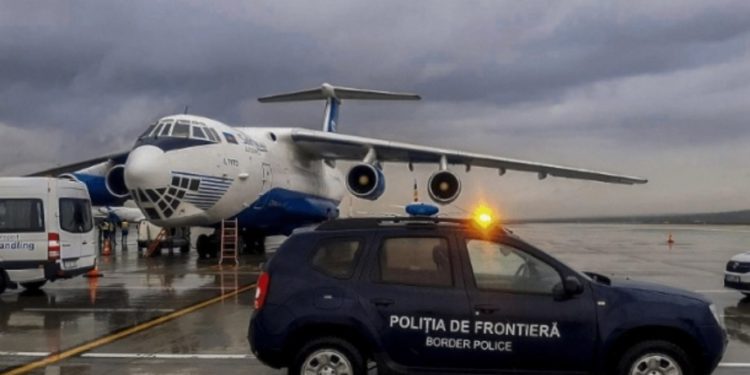 Voia cu orice preț să ajungă în Moldova. Noi detalii despre străinul care a sărit de pe trapa avionului, după ce i-a fost interzisă intrarea în țară | VIDEO