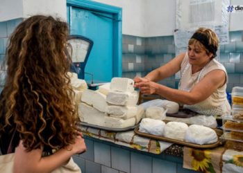 Mâncarea, băuturile nealcoolice și alcoolice sunt în fruntea listei. Pe ce au cheltuit moldovenii banii în anul 2022