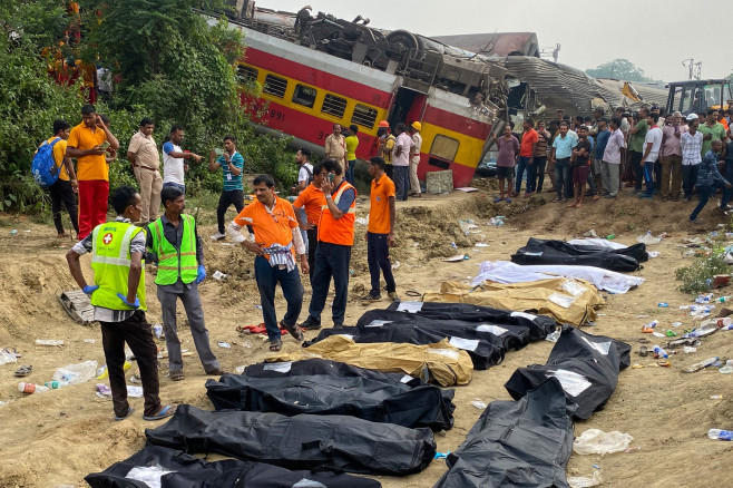 Tragedia secolului în India. Aproape 300 de morți și 900 de răniți după accidentul de tren. „Unul și-a pierdut mâna, altul era mutilat” | FOTO