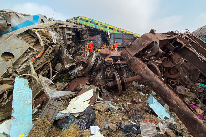 Tragedia secolului în India. Aproape 300 de morți și 900 de răniți după accidentul de tren. „Unul și-a pierdut mâna, altul era mutilat” | FOTO