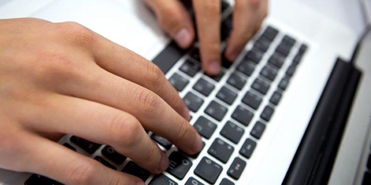 Роскомнадзор предупредил о возможных ограничениях интернета в регионах, где действует режим контртеррористической операции