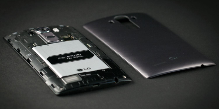 ЕС переходит на гаджеты только со съемными аккумуляторами