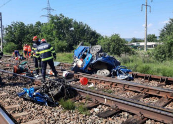 В Румынии поезд сбил автомобиль. Погибли четыре человека, в том числе двое детей