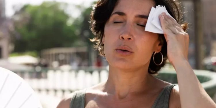 “Оранжевый код” метеоопасности продлили на юге и в ряде центральных районов страны