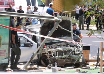 Теракт в Тель-Авиве: палестинец сбил израильтян на улице