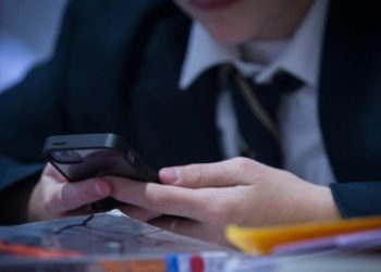 В Нидерландах школьникам запретят пользоваться мобильными телефонами