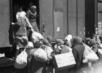 Будут приспущены государственные флаги: 6 июля исполняется 74 года со дня крупнейшей волны сталинских депортаций