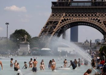 Франция ограничит промышленное использование воды в случае экстремальной засухи