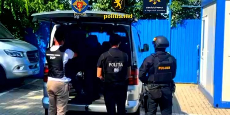 Контрабанда из Одессы: 24 обыска и конфискация товаров широкого потребления