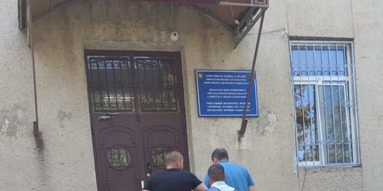 По подозрению в пассивной коррупции задержаны двое полицейских и посредник