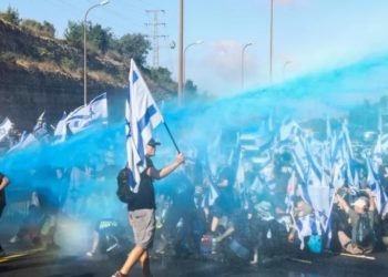 Массовые протесты в Израиле: полиция применила водометы против демонстрантов