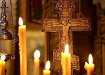 Перелом лодыжки и ссадина: Две пенсионерки подрались у алтаря в Бендерах