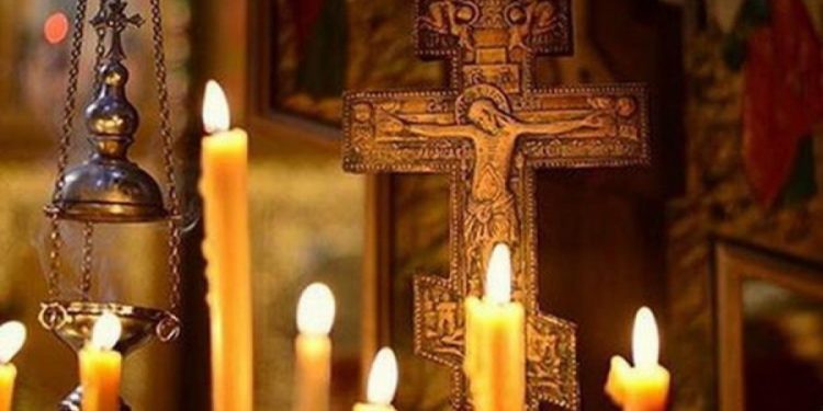 Перелом лодыжки и ссадина: Две пенсионерки подрались у алтаря в Бендерах