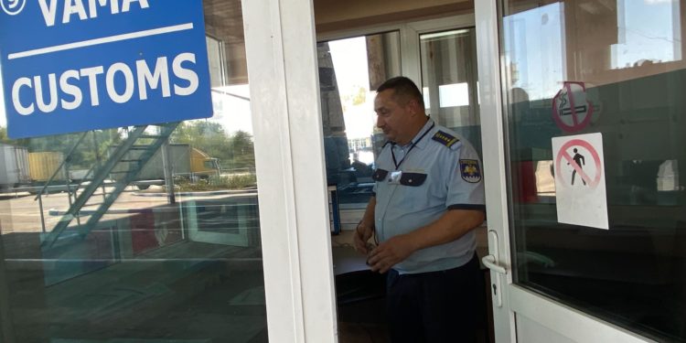 Пограничная полиция предупреждает об очередях на молдавско-румынских КПП