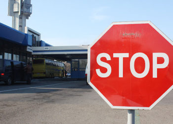 Пограничники на севере Молдовы задержали организатора нелегальной миграции из Украины