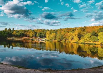 IGSU, despre copilul de 11 luni, căzut cu tot cu cărucior într-un lac din capitală: Bebelușul a fost lăsat pentru câteva clipe în grija fraților mai mari | VIDEO