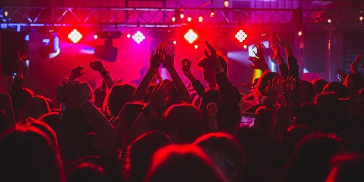 Gălăgia după ora 22:00, pedepsită nu doar cu amendă. Ce riscă întreprinderile și companiile care vor tulbura liniștea pe timpul nopții | VIDEO