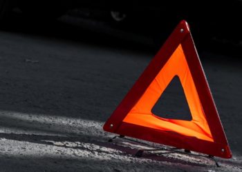 Beat, s-a urcat la volanul mașinii și a ajuns într-un pilon de electricitate, iar pasagerul a decedat: Şoferul, condamnat la 4 ani de pușcărie, dar va sta închis doar 2