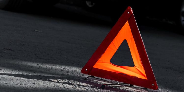 Beat, s-a urcat la volanul mașinii și a ajuns într-un pilon de electricitate, iar pasagerul a decedat: Şoferul, condamnat la 4 ani de pușcărie, dar va sta închis doar 2