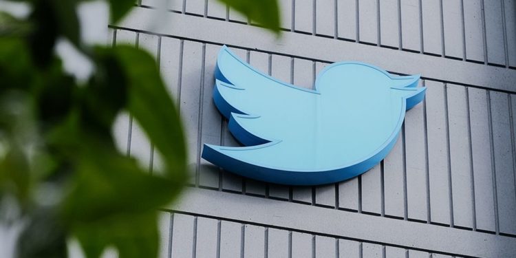 Twitter ограничил количество постов, которые можно просматривать за день