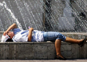 Canicula face victime: Timp de două zile, cinci persoane au sunat la ambulanță acuzând insolații | VIDEO