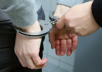 В Чадыр-Лунге во время конвоирования в полицейский участок мужчина нанес себе травмы