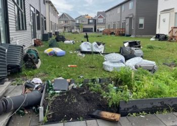 Торнадо повредил более сотни домов в столице Канады