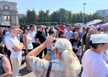 „Nu vom ceda”. Deținătorii de patente, susținuți de membrii echipei lui Ilan Șor și reprezentanți ai Partidului ”Renaștere”,  au ieșit din nou la protest. Cu ce replică a venit Dumitru Alaiba | VIDEO