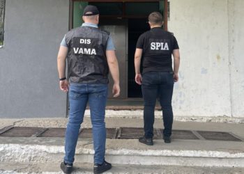 Contrabandă cu țigări de peste 2 milioane de euro: Din grupare fac parte funcționari vamali, un polițist de frontieră și un fost vameș | VIDEO