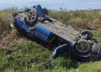 Accident violent la Sîngerei: O mașină s-a răsturnat, după ce a ieșit pe contrasens și s-a lovit frontal cu un Audi