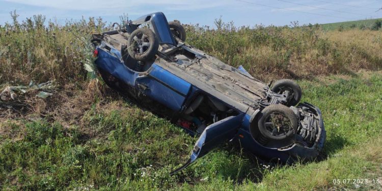 Accident violent la Sîngerei: O mașină s-a răsturnat, după ce a ieșit pe contrasens și s-a lovit frontal cu un Audi