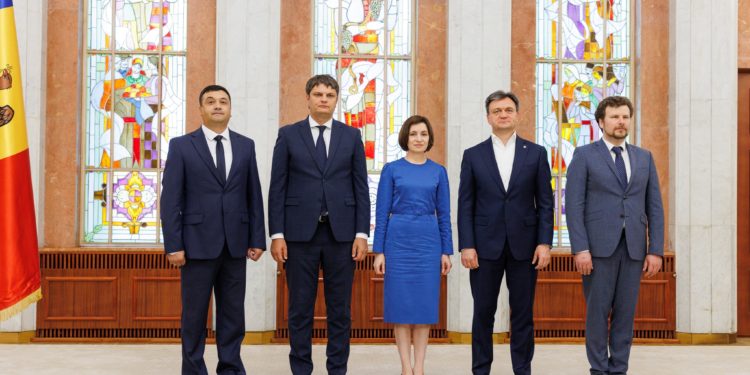 Maia Sandu a semnat decretele: Guvernul Recean are trei miniștri noi. Numele acestora au devenit cunoscute cu doar câteva minute înainte de învestire | VIDEO