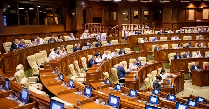 Instituirea Centrului pentru Comunicare Strategică și Combaterea Dezinformării, votat în prima lectură, de 56 de deputați PAS | VIDEO