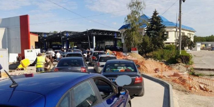 Moldovenii revin din vacanță? Trafic intensiv la vama Sculeni, pe sensul de intrare în țară