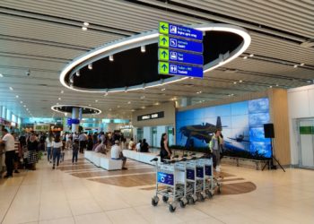 Atacatorul de la aeroport este un ucigaș căutat de Interpol. Acesta se află în stare gravă la spital