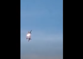 В Колумбии столкнулись два военных самолета: Один из пилотов погиб | VIDEO