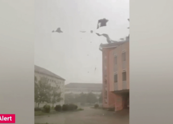 România: „Doamne ferește! 4 minute a durat totul”. Furtunile au făcut ravagii în țară. Vântul a avut și 100 de km/h