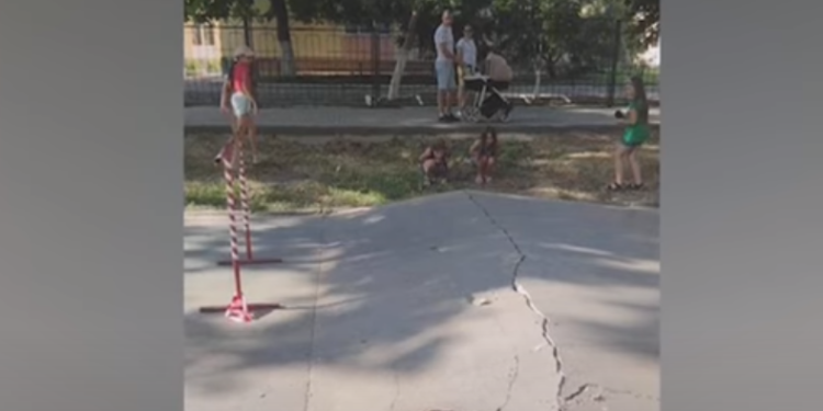 На одной из улиц в Тирасполе поднялось асфальтовое покрытие | VIDEO