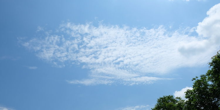 Meteorologii anunță o zi mai răcoroasă: Temperaturi sub 30 de grade Celsius și cer variabil