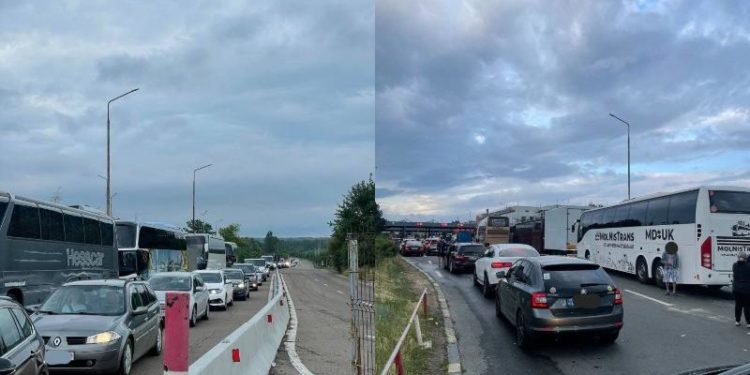 Atenție, călători: Cozi imense la ieșire din Moldova. Zeci de mașini stau la vama Leușeni-Albița