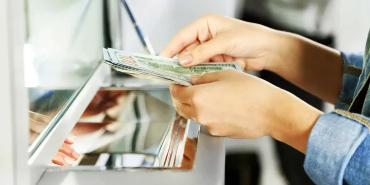 Moldovenii vor putea schimba bani fără buletin doar dacă suma nu depășește 10 mii de lei: Noile reguli, în vigoare din 1 iulie | VIDEO