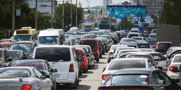 Circulația mașinilor de mare tonaj, interzisă în capitală în zilele cu temperaturi caniculare