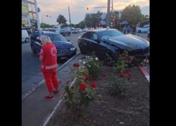 Șoferul unui BMW a provocat un accident în lanț pe o stradă din capitală: Ar fi încercat să facă drift | VIDEO
