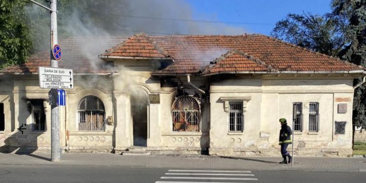 Clădirea ce urma să devină centru cultural în numele maestrului Eugen Doga a luat foc