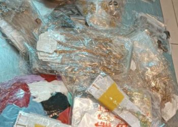 Haine, ceasuri, și bijuterii, depistate la vamă: Un moldovean, documentat