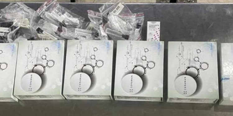 Le-a ascuns în loc să le declare: Un moldovean a rămas fără freze utilizate în stomatologie, la vamă | FOTO